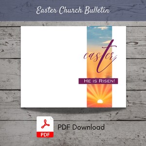 Könnte beinhalten: Ein druckbarer Oster-Kirchenbulletin mit einem Sonnenaufgangshintergrund und dem Text "Easter" und "He is Risen!" in Lila.