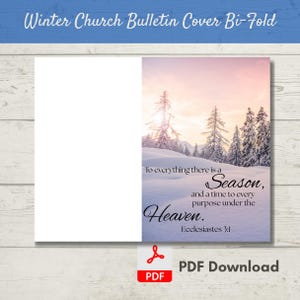 Könnte beinhalten: Eine doppelseitige Kirchenbulletin-Titelseite mit einer Winterszene. Das Cover zeigt eine verschneite Landschaft mit immergrünen Bäumen und einem rosa-orangenen Himmel. Der Text enthält "Winter Church Bulletin Cover Bi-Fold" und einen Bibelvers.