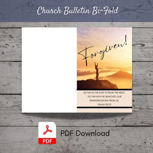 Könnte beinhalten: Ein doppelseitiger Kirchenbrief mit einem Sonnenuntergangs-Hintergrund und dem Wort "Vergeben!" in schwarzer Schrift. Der Text unter dem Bild lautet "So fern der Osten vom Westen ist, so fern hat er unsere Übertretungen von uns entfernt. Psalm 103:12".