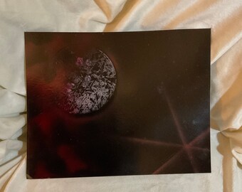 Pintura de luna negra y roja