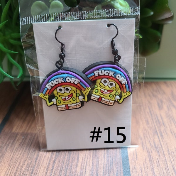 Grand choix de modèles de boucles d'oreilles tendance en PVC souple, sponge bob, enfant, dessin animé