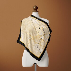 Bufanda de seda con el mapa de la ciudad de Los Ángeles, Foulard de seda chic dorado y negro, Mapa de las calles de LA California en la colección City Atlas