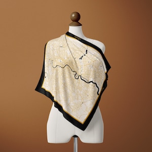 Pañuelo de seda con mapa de la ciudad de Londres, Foulard de seda elegante moderno dorado y negro, Mapa de calles de Londres Reino Unido Regalo para ella / Colección Atlas de la ciudad