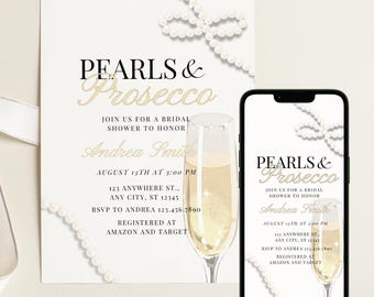 Könnte beinhalten: Eine Einladung zu einer Brautparty mit weißem Hintergrund und goldenem Text. Die Einladung zeigt ein Glas Champagner mit Perlen und den Text "Pearls & Prosecco". Die Einladung enthält auch den Text "Feiern Sie mit uns eine Brautparty zu Ehren von Andrea Smith".
