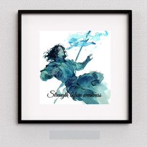 Puede incluir: Una ilustración de acuarela de una persona con cabello largo y oscuro sosteniendo una lanza. La persona lleva un atuendo azul y verde. El fondo es una acuarela azul claro. El texto "Strength before weakness" está escrito en cursiva en la parte inferior de la imagen.