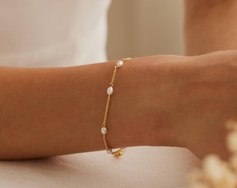Dainty Pearl Bracelet, Freshwater Pearl Bracelet, Layering Bracelet, Pearl Beaded Bracelet, Wedding Gift, Bridesmaid Gift, Mothers Day Gift