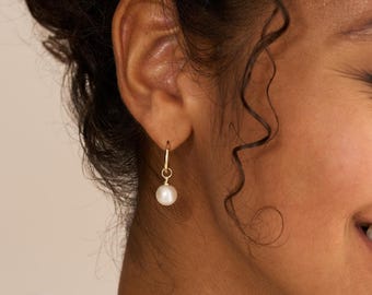Minimalist Natural Freshwater Pearl Earrings, Pearl Hoop Earrings, Gold Huggie Earrings, Wedding Bridal Jewelry, Bridesmaid Gift for Her