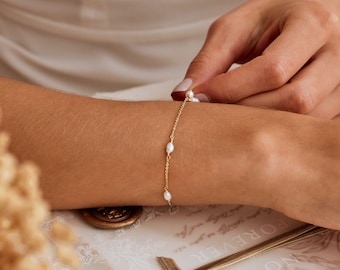 Dainty Pearl Bracelet, Simple Pearl Bracelet, Tiny Bridesmaid Bracelet, Gold Bridal Bracelet, Wedding Gift, Pearl Jewelry, Mother's Gift