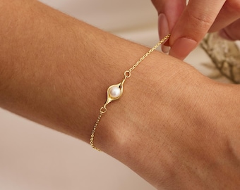 Dainty Pea Pod Pearl Bracelet, Natural Freshwater Pearl Bracelet, Pearl Jewelry, Maid of Honor Gift, Bridesmaid Jewelry, Bridesmaid Gift