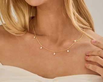 Collier suspendu de perles, collier de perles minimaliste, collier de plusieurs perles, collier délicat, cadeau de demoiselle d'honneur, cadeau de Noël