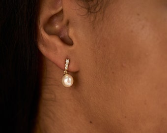 Boucles d'oreilles pendantes diamant et perle, boucles d'oreilles minimalistes en perles, boucles d'oreilles diamant pour femme, clous d'oreilles, cadeau de demoiselle d'honneur, cadeau fête des mères pour maman