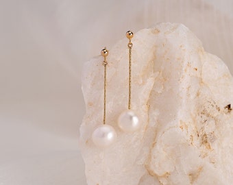 Pendiente colgante de perlas de agua dulce, pendientes colgantes de perlas minimalistas, pendientes nupciales simples naturales en oro, regalo de Navidad, regalo de dama de honor