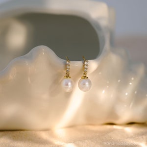 Boucles d'oreilles pendantes diamant et perle, boucles d'oreilles minimalistes en perles, boucles d'oreilles diamant pour femme, clous d'oreilles, cadeau de demoiselle d'honneur, cadeau fête des mères pour maman image 7