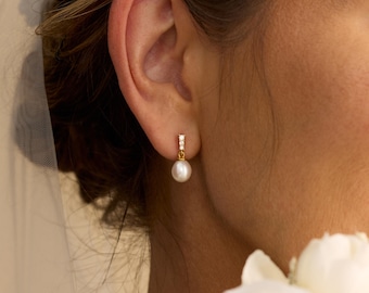 Pendientes colgantes de perlas y diamantes, delicados pendientes de perlas de agua dulce, pendientes de aro dorados, regalo para damas de honor, joyería de boda, regalos para mamá