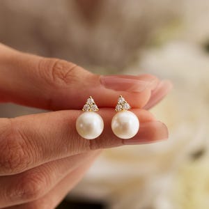 Natural Freshwater Pearl Stud Earrings,Minimalist CZ Diamond Pearl Earrings, Wedding Earrings, Pearl Jewelry, bridesmaid Gift, Women&#39;s Gift