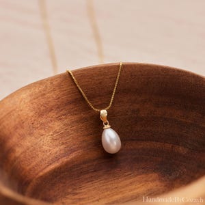 Minimalist Freshwater Pearl Drop Necklace, Single Pearl Necklace, Wedding Necklace, Bridal Jewelry, Bridesmaid Gift for Her, Gift for Mom image 12
