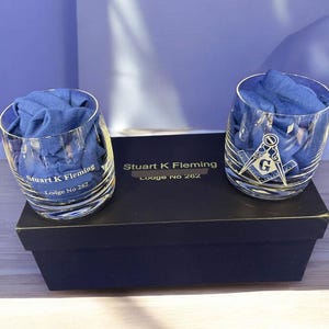 Vasos de whisky personalizados masónicos, masones, en caja de presentación.