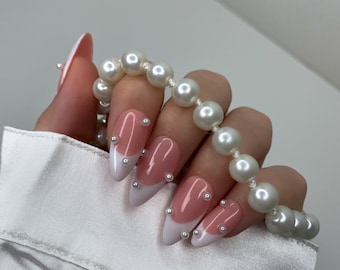 Uñas francesas con perlas / Uñas con perlas / Uñas a presión / Uñas almendradas / Uñas con clase / Uñas elegantes / Calidad de salón reutilizables