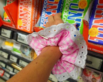 LACE OVERSIZED SCRUNCHIE Pink Gingham scrunchie lace