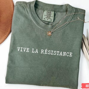 Vive La Resistance Vive La Femme Shirt, Comfort Colors® Retro Feminist Tee, Feminist Empowering Tee for Women, Female Women&#39;s Rights T-Shirt