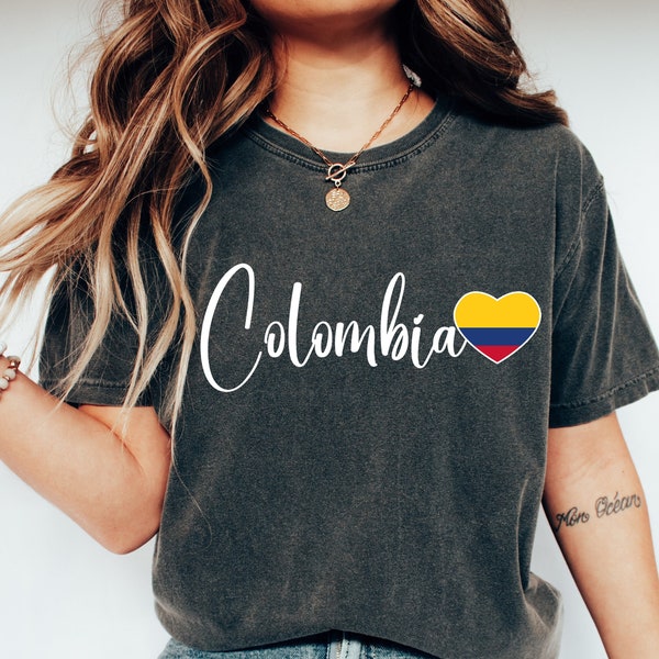 Colombiana Love T-Shirt, Gift For Colombian, Colombian Latina Women Tee, Colombia Squad Tee, Funny Colombian Shirt, Colombian Mom Shirt