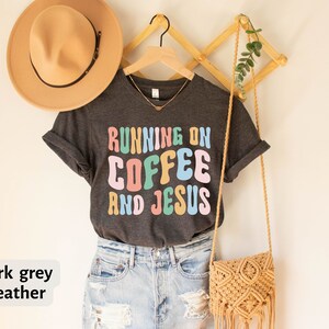 Running On Coffee And Jesus T-Shirt, Retro Coffee And Jesus Tee, Womens Shirt, Faith T-Shirt, Coffee Tee, Mom Shirt, Mama Tee, Gift For Mom afbeelding 2