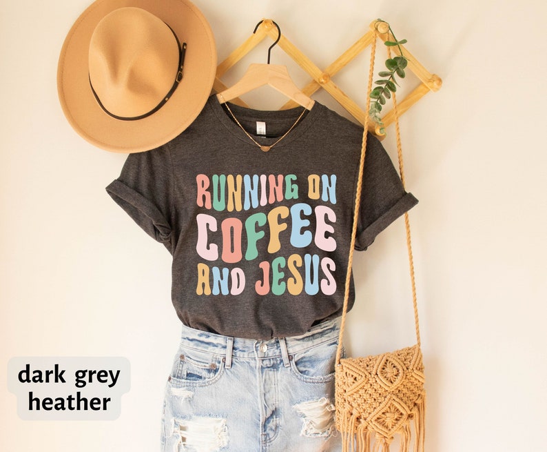 Running On Coffee And Jesus T-Shirt, Retro Coffee And Jesus Tee, Womens Shirt, Faith T-Shirt, Coffee Tee, Mom Shirt, Mama Tee, Gift For Mom afbeelding 2