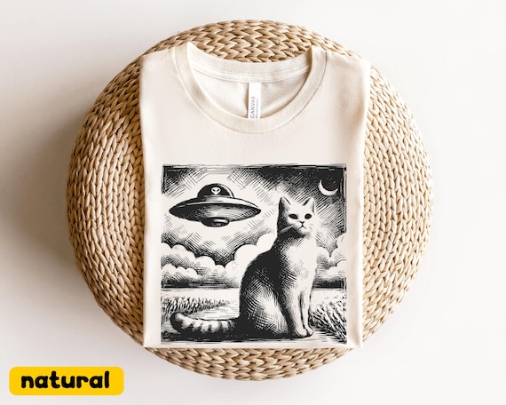 Cat in front of UFO T-Shirt, Funny Cat Shirt, Retro Vintage Western Cat Tshirt, Funny Cat Tee, Cat Lover Tee, Viral Meme Women's UFO Cat Tee