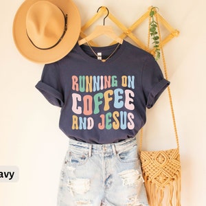 Running On Coffee And Jesus T-Shirt, Retro Coffee And Jesus Tee, Womens Shirt, Faith T-Shirt, Coffee Tee, Mom Shirt, Mama Tee, Gift For Mom afbeelding 7