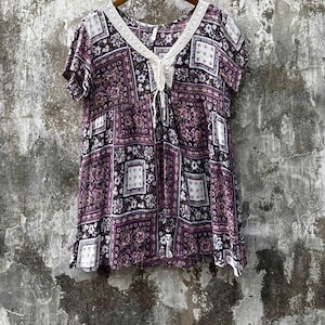 Boho Patchwork Tunic Top, Purple Floral Lace Trim V-Neck Blouse, Cottagecore Babydoll Dress