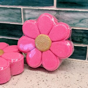 Pink Petals Bath Bomb