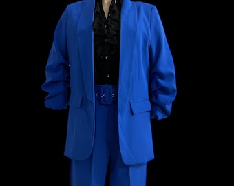 costume bleu électrique vintage, costume pantalon, costume bleu pour femme, costume blazer, costume pantalon ceinturé, costume d'occasion avec doublure intérieure et sans fermeture