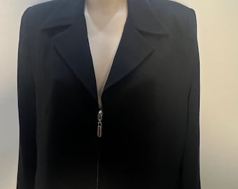 Second hand vintage black short blazer with zipper and two side pockets