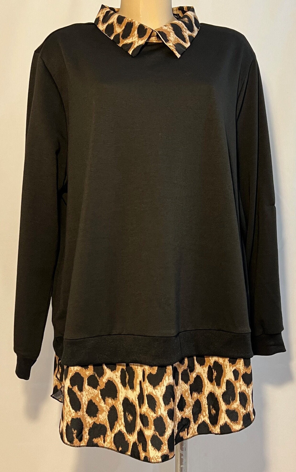Black sweater with leopard collar hot sale