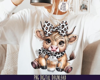 Coffee Addict Highland Cow png-sublimatie digitale download, luipaardprint coquette Bow, koffieliefhebber, humeurige hooglandkoe, koeafbeeldingen, dtf
