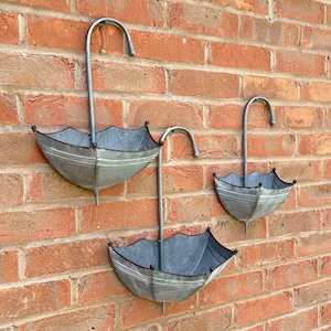 Set of 3 Umbrella Shaped Wall Mounted Hanging Metal Garden Planters Plant Pots Outdoor Decorations Fence Garage Shed Vintage Style Zinc