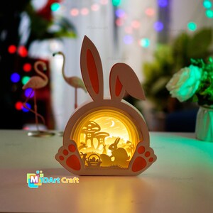 Famiglia di conigli in lanterne Bunny ShadowBox, PDF Lightbox di Pasqua, SVG per progetti Cricut, Silhouette Studio per Cameo4, Uova di Pasqua in carta tagliata