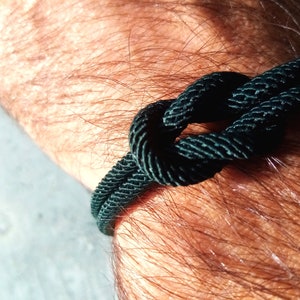 Bracelet 20,5 cm cordon paracorde bleu turquoise et connecteur