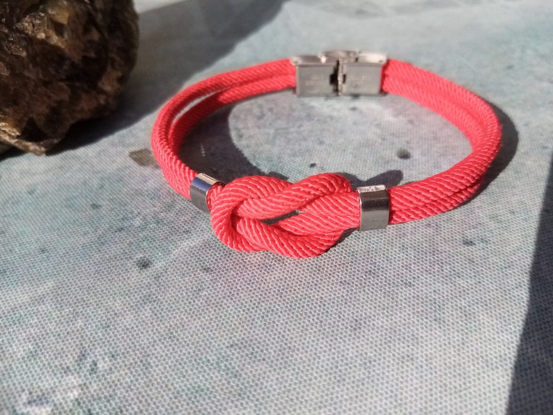 Bracelet homme personnalisable , nœud marin , gravure personnalisée fait main. Rouge