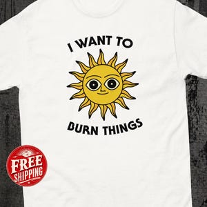 Introvert T-shirt, Mörk Humor, Solgrafik T-shirt, Alternativ Mode, Obehagligt Söt | Jag Vill Bränna Saker