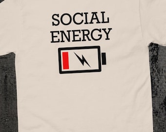 Camiseta divertida para introvertidos, camiseta con estampado de energía social, camiseta para personas con poca energía, camiseta con humor sobre la ansiedad social.