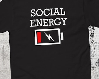 Camiseta divertida para introvertidos, camiseta con estampado de energía social, camiseta para personas con poca energía, camiseta con humor sobre la ansiedad social.