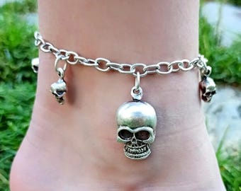 Tobillera ajustable con motivo de calavera