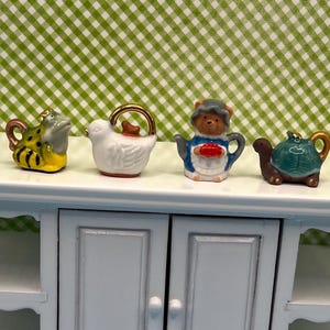 Tiny Animal Teapots Turtle Frog Prince White Dove Bird Baby Bear Mother Kettles Mini Tea Pot Kettle  Decor Dollhouse Miniatures Feve Feves