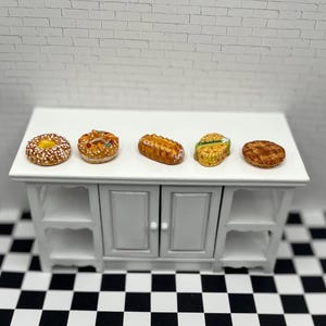 Tiny Brioche Bread Pastries Bagels Crepe Baked Desserts Cake Pie Loaf Replicas Dollhouse Miniatures French Feve Feves Breakfast Bakery Foods