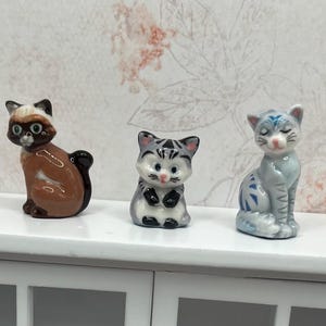 Tiny Siamese Tabby Cats Kittens  Dollhouse Miniatures Sitting Posing Pets French Feve Feves Animals Feline Replicas Mini Striped Kitten Cat
