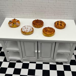 Tiny French Bakery Powdered Sugar Cookie Donut Bagel Cake Apple Pie Dessert Replicas Dollhouse Miniatures Feve Feves Breakfast Holiday Food