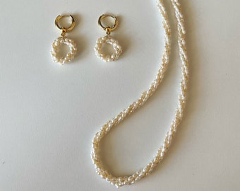 Elegant twisted pearl necklace in 14K gold and freshwater rice pearls