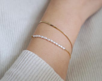 Winziges Süßwasserperlenarmband/Zierliche Armband/Klein Reisperlen/Hochzeitarmband/Gold Kette Armband/Freundschaftsarmband/
