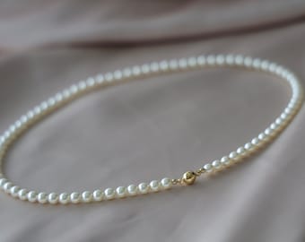Kristall Perlenkette|Echte Swarovski Perlen|5mm|Creme Weiß|Braut Halskette|Runde Glasperlen Schmuck|14K vergoldet Messing-Magnetverschluss